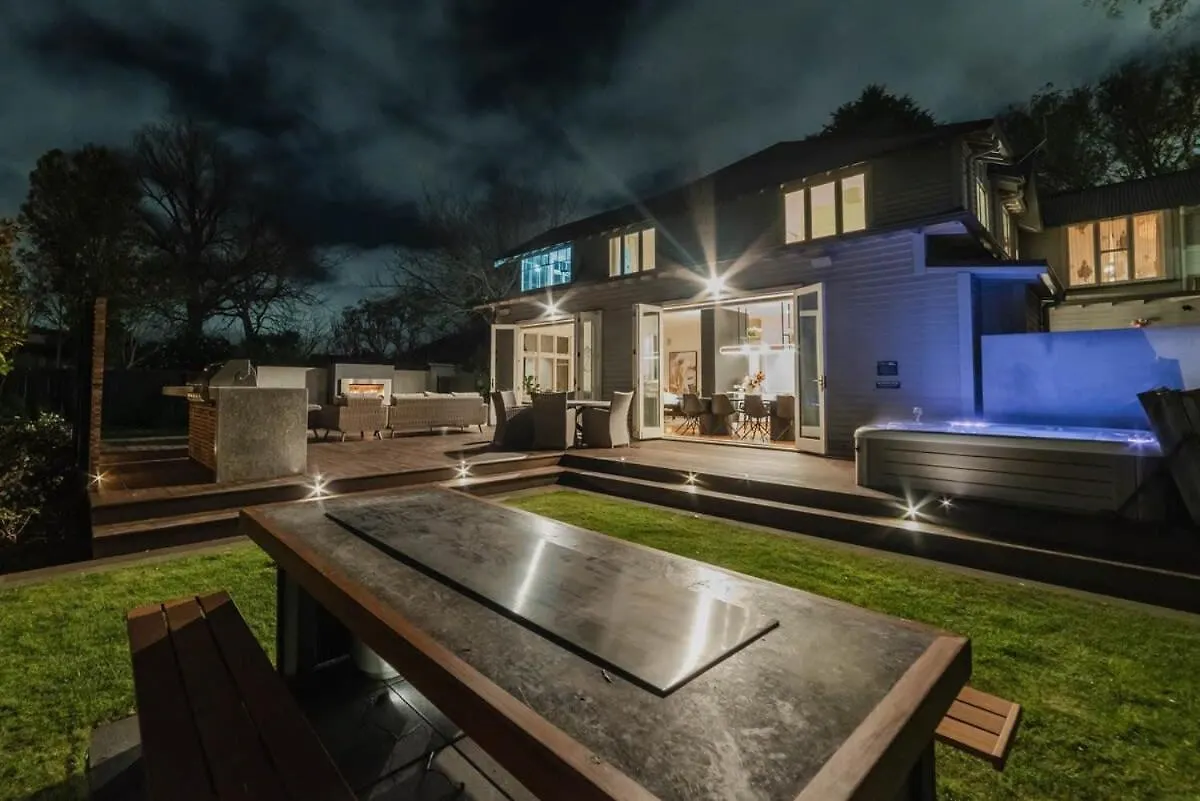 Bel Air Mansion - Sleeps 15 Villa Christchurch