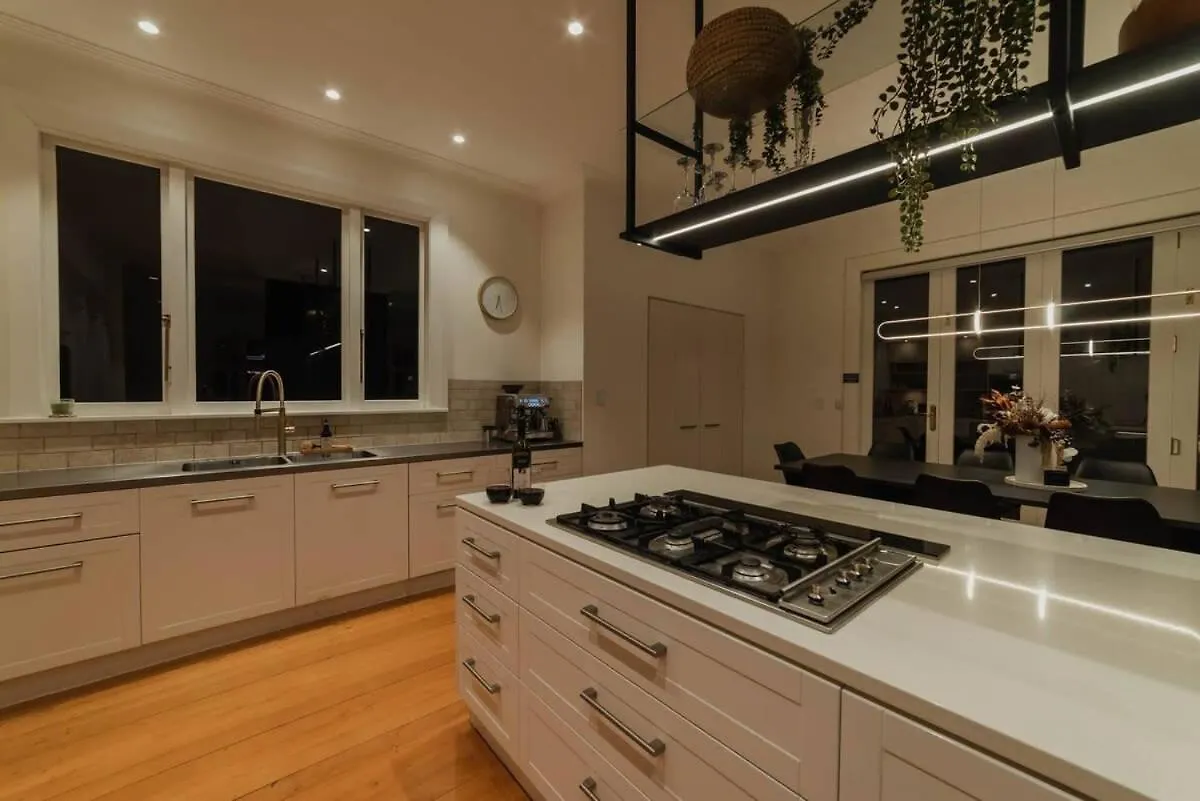 Bel Air Mansion - Sleeps 15 Villa Christchurch